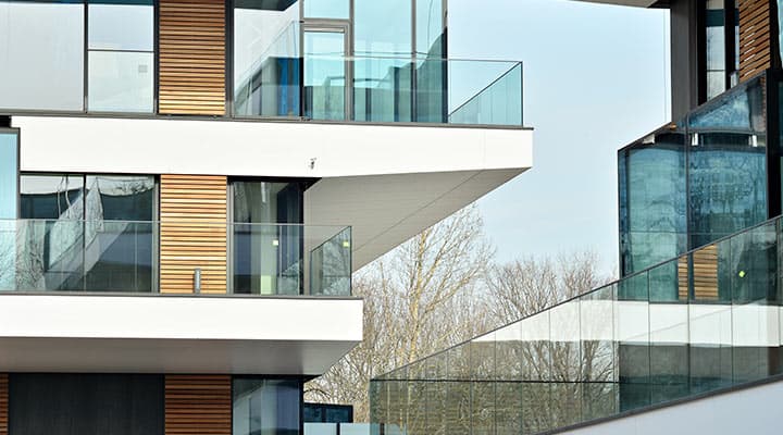 The Elegance of Glass Balustrades: Understanding Thickness Options and Safety Features